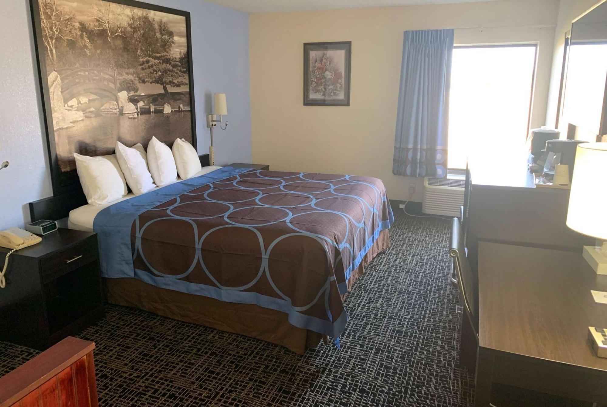 Super 8 By Wyndham Galesburg Hotel Exterior photo