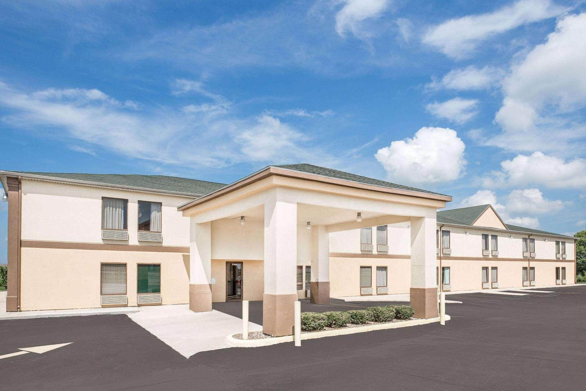 Super 8 By Wyndham Galesburg Hotel Exterior photo