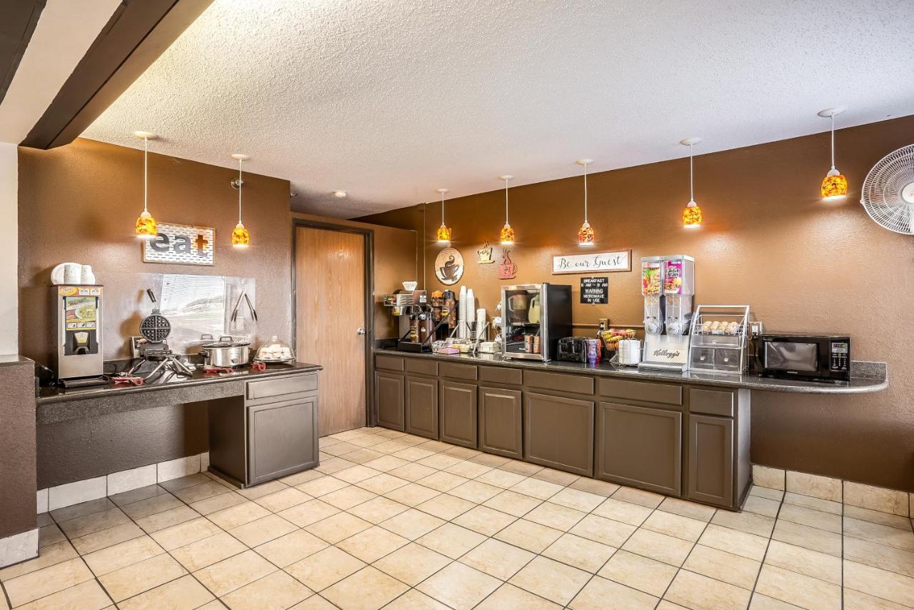 Super 8 By Wyndham Galesburg Hotel Exterior photo